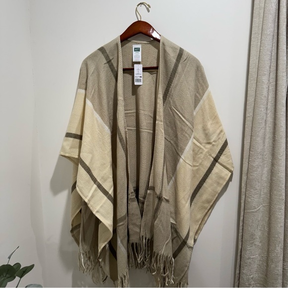 Woolrich Sweaters - Woolrich Tan Miranda Plaid Ruana Wrap Shawl – One Size – NWT